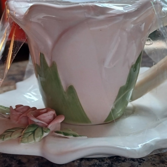 Beautiful Vintage Tea Cup and Saucer Home Interiors - Picture 1 of 5